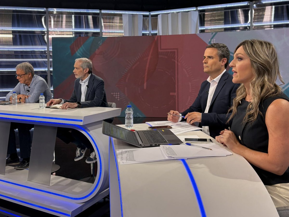 JoseIgnacioWert's tweet photo. Esa cara de concentración se torna felicidad al borde las lágrimas al ver el ESPECTACULAR 16,7% de share que tuvo ayer @120minutosTM dirigido por @guperaquel y con @LorenaCan0 y servidor representando al equipo más compacto y más currante de la tele mundial. Ya con lo de hoy. https://t.co/7t8YNU5J1L