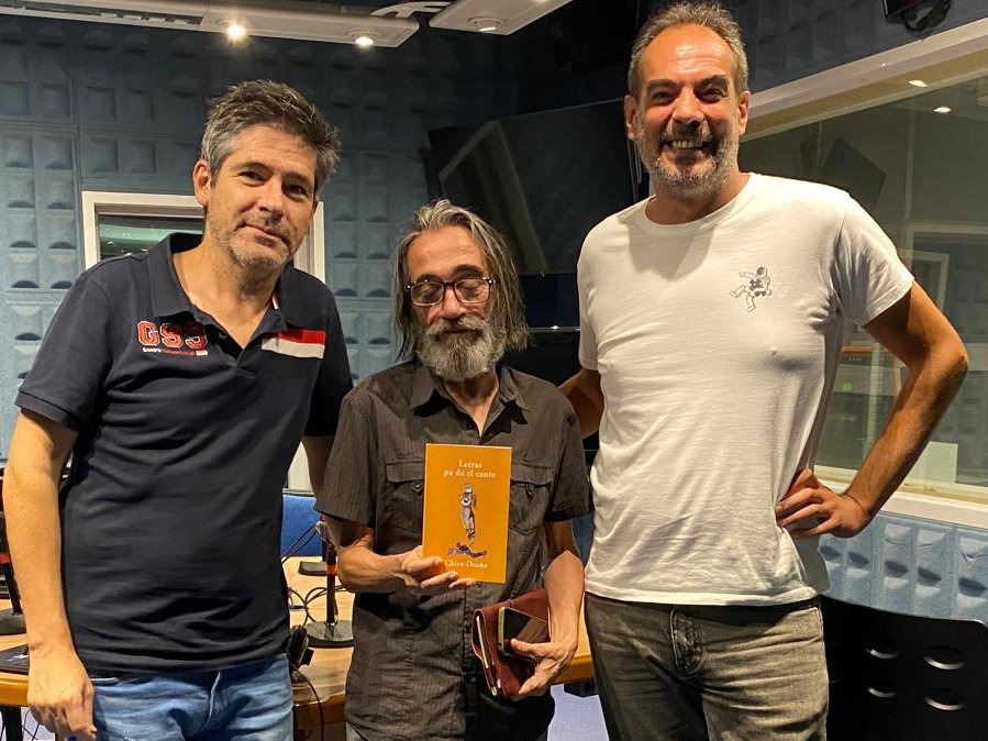Paco Reyero (@reyeropaco) on Twitter photo Preparando <a href="/ElFlexoReyero/">ElFlexoPacoReyero</a> 25/26 con Dani Piñero y Chico Ocaña (Mártires del Compás): Letras Pa Da El Cante, libro concentrado de "ocañismo" y chispa: "Si no tienes tabla de wirfisu, llévate la de planchar, que no hay cosa más flamenca que quitarle las arrugas al espejito del mar" Preparando <a href="/ElFlexoReyero/">ElFlexoPacoReyero</a> 25/26 con Dani Piñero y Chico Ocaña (Mártires del Compás): Letras Pa Da El Cante, libro concentrado de "ocañismo" y chispa: "Si no tienes tabla de wirfisu, llévate la de planchar, que no hay cosa más flamenca que quitarle las arrugas al espejito del mar"