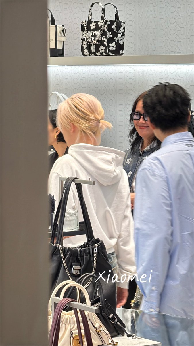 #MarcJacobsTH
🤍🤍