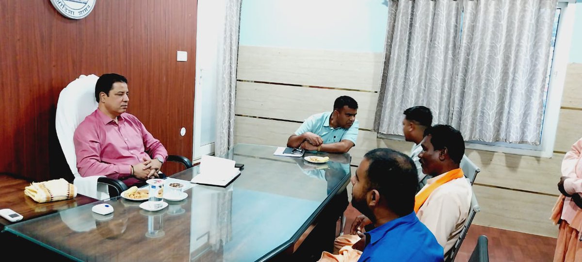 Collector Nabarangpur (@dmnabarangpur) on Twitter photo Visited Block Office, Umerkote. Instructed the BDO to take proactive steps to improve infrastructure, curbing migration and enhancing administrative efficiency. <a href="/CMO_Odisha/">CMO Odisha</a> <a href="/PRDeptOdisha/">Panchayati Raj and Drinking Water Department</a> Visited Block Office, Umerkote. Instructed the BDO to take proactive steps to improve infrastructure, curbing migration and enhancing administrative efficiency. <a href="/CMO_Odisha/">CMO Odisha</a> <a href="/PRDeptOdisha/">Panchayati Raj and Drinking Water Department</a>
