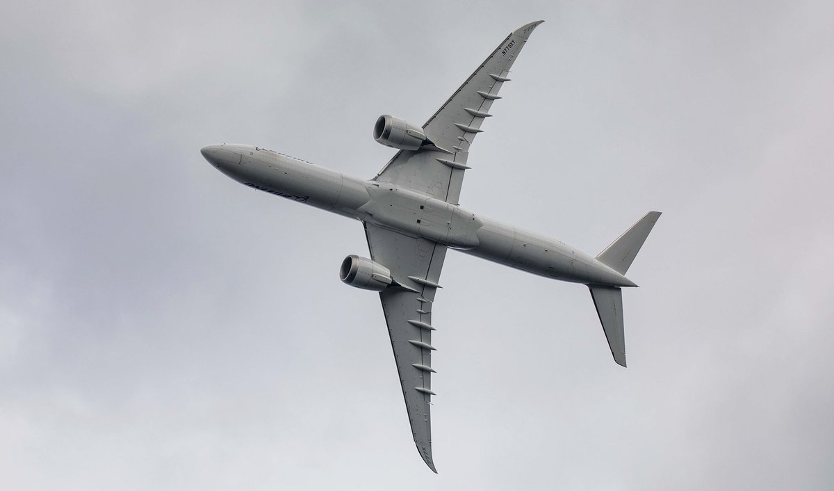 Kent_YVR's tweet photo. .@BoeingAirplanes 777-9 N779XY doing a few circuits over Lake Washington Sunday for the @SeafairFestival #B779 #777X 😎 https://t.co/NRSNiBGZvx