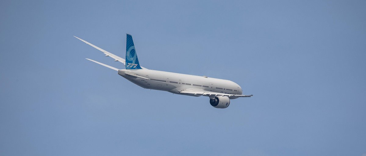 Kent_YVR's tweet photo. .@BoeingAirplanes 777-9 N779XY doing a few circuits over Lake Washington Sunday for the @SeafairFestival #B779 #777X 😎 https://t.co/NRSNiBGZvx