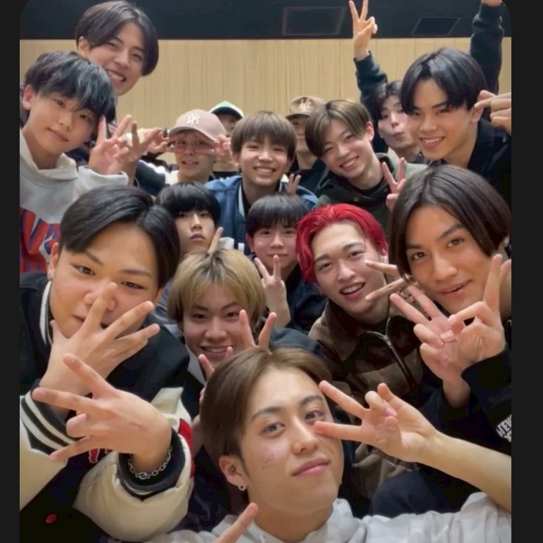 BjJTbWg870GOm15's tweet image. #EXPGLab
一緒に写ってるねー🥰

健介、光汰、翼空、瑠偉
竜大、晃大、碧もいるー!!
素敵なお写真…😭✨