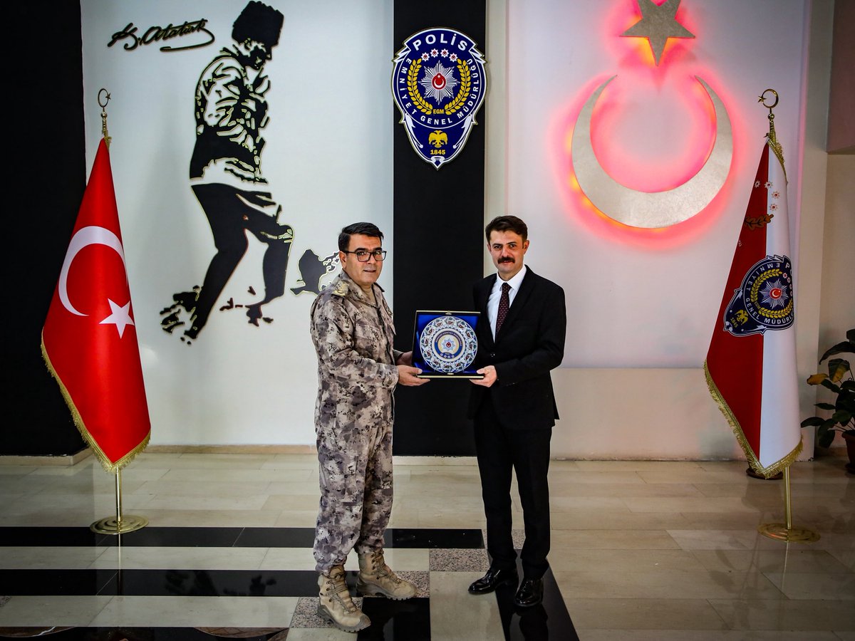 Mülki İdare Amirleri Atama Kararnamesi ile Hakkari Çukurca Kaymakamlığına atanan Sn. Emre CEBECİ, İl Emniyet Müdürümüz Sn. İdris YILMAZ’a ziyarette bulundu. Nazik ziyaretlerinden dolayı teşekkür ederiz.
.
.
.
<a href="/idrisyilmazz/">İdris yılmaz</a>