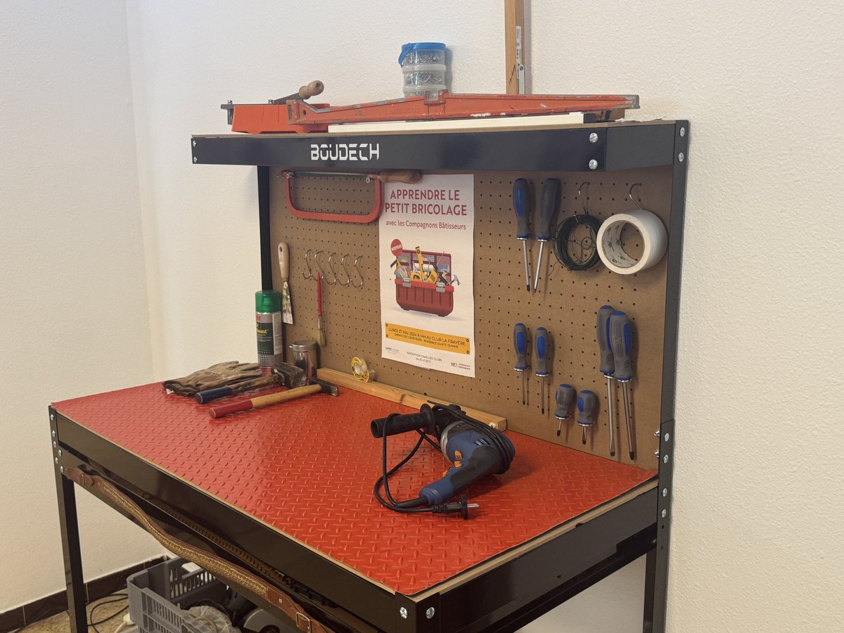 Parmi lesquels :
🔹 La création d’un espace dédié aux tablettes numériques, à l’informatique, à la couture et au bricolage
🔹 Le remplacement de mobilier
🔹 L’aménagement et la décoration de plusieurs espaces.