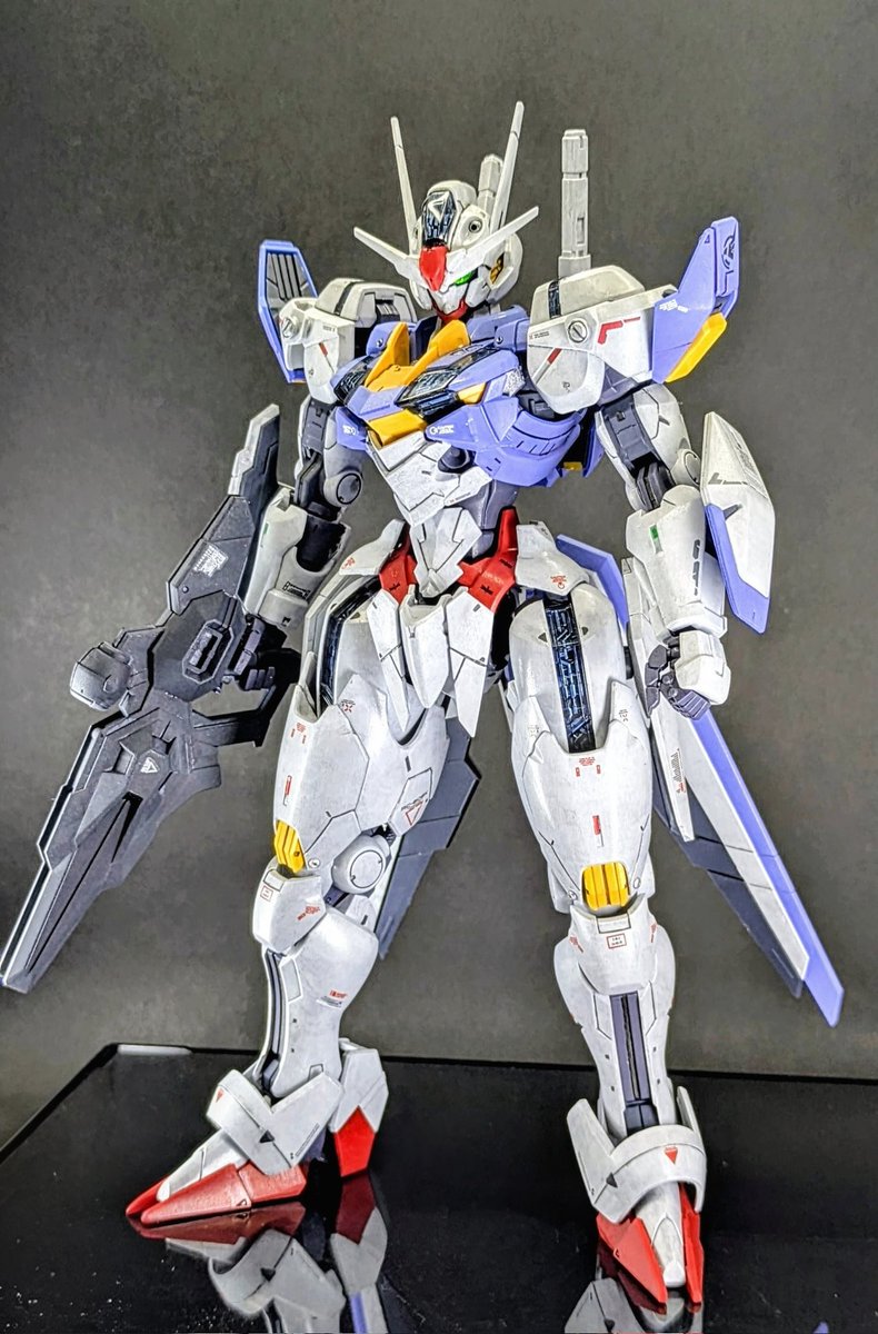 フルメカニクス ガンダムエアリアル完成しました✨
筆塗り全塗装で、装甲のホワイトを3色重ねて塗ったのが1番頑張ったところ🖌️
多少下地を透けるように塗ったので、表情がついて良かったと思います🙆
#ガンプラ #水星の魔女
