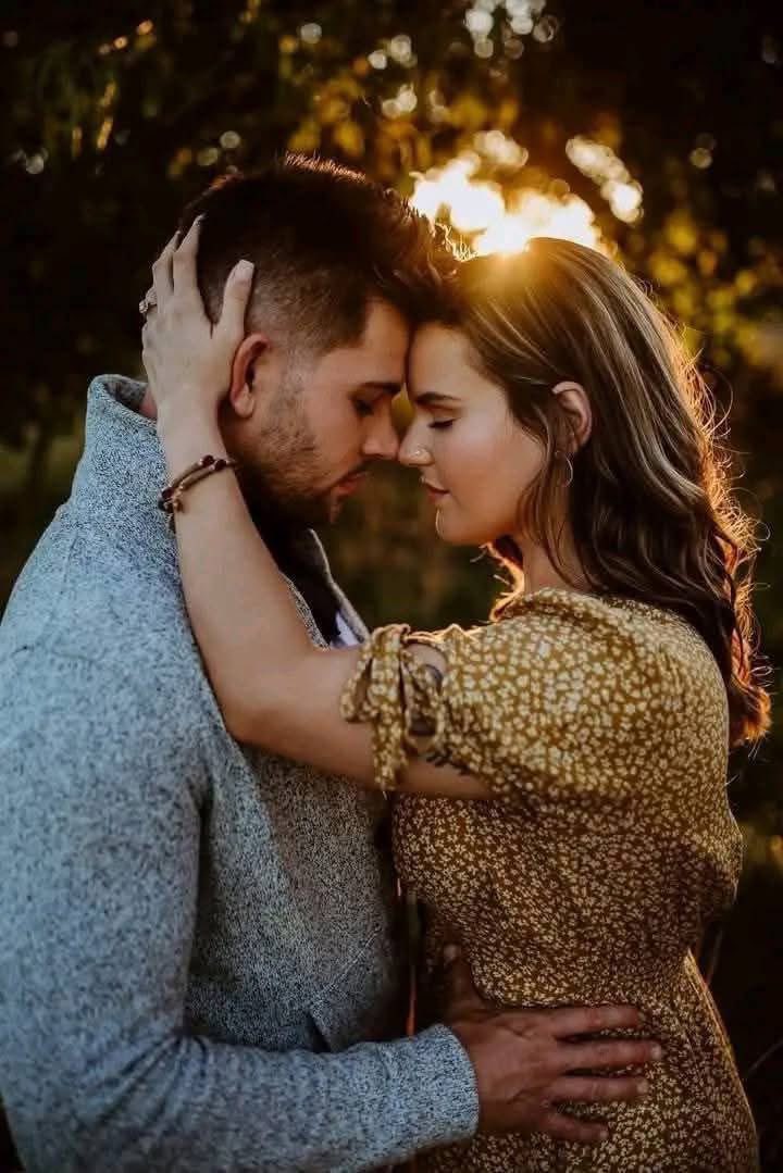 القلب لا يخطئ أبدا فى دقاته فهو يدق عندما يجد من يشعر به لأناس يحبهم ويهفو إليهم ويظل فى غيابهم ينتظر كلمه صغيره منهم تعيد اليه دقاته👌