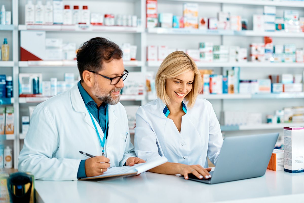 UpToDate's tweet photo. The future of retail pharmacy demands that businesses adopt innovative practices to become community health hubs. Find out some incremental ways stores are driving revenue and meeting customer expectations: https://t.co/XkL5Do1f6v
#RetailPharmacy #PharmacyTech #FutureOfPharmacy #UpToDate