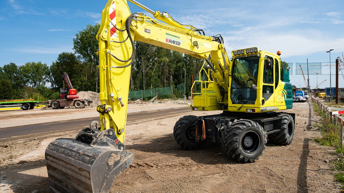 Op onze bouwplaats maakten we de afgelopen 6 jaar allerlei slimme keuzes om schoner te kunnen bouwen. We werkten bijvoorbeeld met de 1e mobiele graafmachine van Nederland, helemaal op accu’s. Maar we deden nog veel meer. Hoe dat zit lees je hier: 👇
 rijkswaterstaat.nl/nieuws/archief…