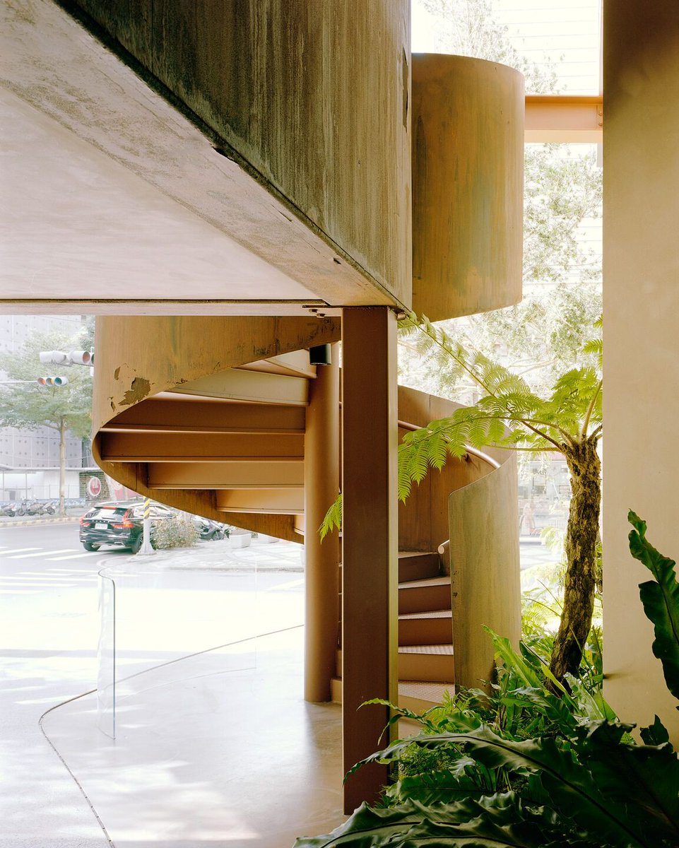 Archello's tweet image. Soar Design Studio + Ray Architects craft Apricity’s headquarters as an urban manifesto—interweaving factory aesthetics, forest motifs, and public openness.
buff.ly/CfjAHMs
#IndustrialAesthetics #SteelStructure #CommunityArchitecture
