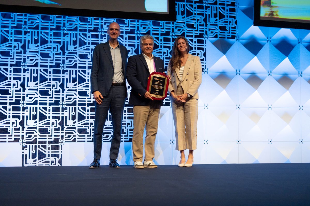 This year at #EMBC2025, we were proud to celebrate our Society Award winners for their groundbreaking work, dedication, and leadership in shaping the future of biomedical engineering! 🏆👏 

See all the society winners at embs.org/awards/society…

#IEEE #EMBS