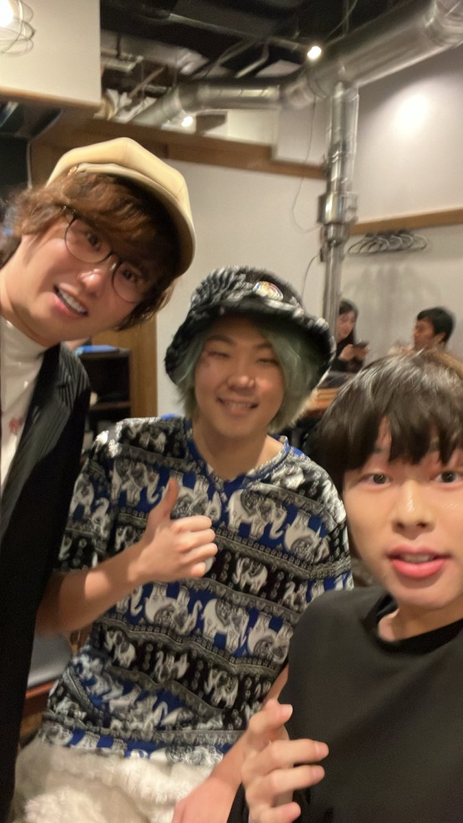 荒木 雄登/ バズアイCEO (@vazai_ceo) on Twitter photo 実は20歳の創業当初、
飯田さん(<a href="/sunao709/">飯田祐基@これからミステリー</a>)に創業を手伝って頂き、
株式会社バズアイが出来ました。
しかし「もういよいよスタートだ!」
というタイミングで
「自分1人でやりたい!」
という小僧(私)の勝手な判断により
共同経営ではなくなってしまうのですが、、
当時を振り返ってみると、 実は20歳の創業当初、
飯田さん(<a href="/sunao709/">飯田祐基@これからミステリー</a>)に創業を手伝って頂き、
株式会社バズアイが出来ました。
しかし「もういよいよスタートだ!」
というタイミングで
「自分1人でやりたい!」
という小僧(私)の勝手な判断により
共同経営ではなくなってしまうのですが、、
当時を振り返ってみると、