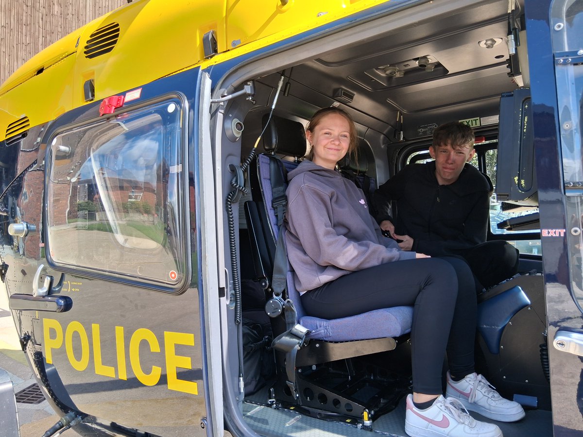 Last week our Leeds South cadets were treated to a visit to the National Police Air Service base at Wakefield

The tactical flight officers &amp; pilot explained about the role of NPAS, about their roles &amp; just what the helicopter can do

Thank you for a great afternoon NPAS
