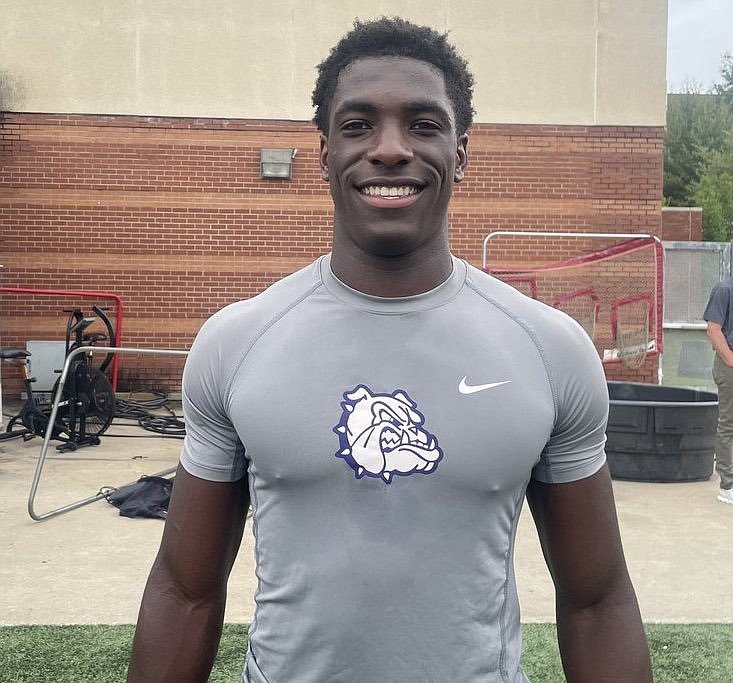 Get to know: Arkansas ’27 LB target Will Caston: Fayetteville junior linebacker Will Caston showed outstanding athleticism during an Arkansas camp to earn an offer from the Hogs. 
wholehogsports.com/news/2025/aug/…