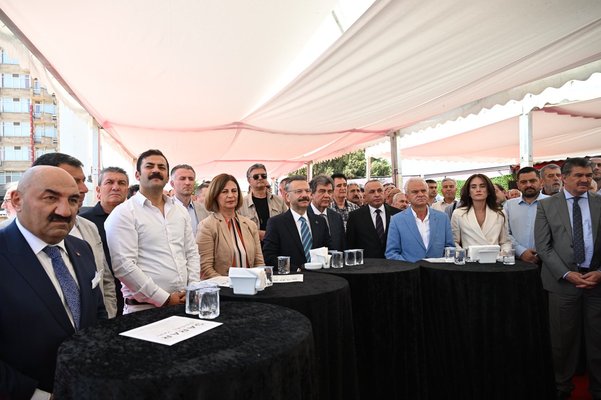 Valimiz Sayın Hüseyin Aksoy, Sarar Doğal Yapı AVM&amp;Residence Temel Atma Töreni’ne katıldı.

Temel atma programında Valimiz Sayın Hüseyin Aksoy; "Sarar, sadece Eskişehir’in değil, aynı zamanda Türkiye’nin bir markasıdır. Eskişehir’den doğarak ülkemize mal olmuş, hatta uluslararası