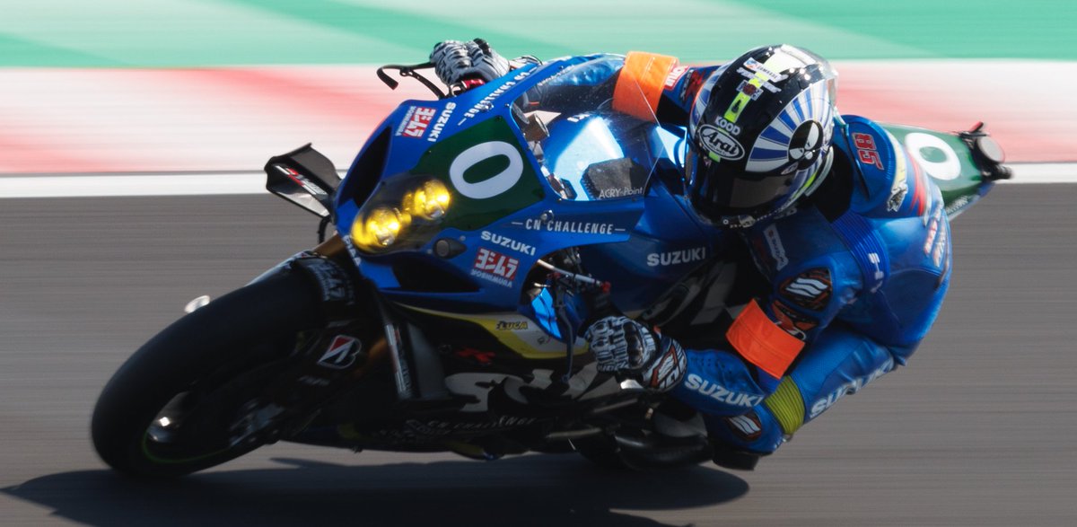 esperiga's tweet image. 去年と今年の結果
チーム増えたんですよね、撮れなかったチームもあるんですが
撮影で遊ばんかったら 生き残りの写真も増えました
主観的な感想も ヘルメットとゼッケンにガツンも
あの瞬間がホントたまらんですね
#鈴鹿8耐 #SUZUKI #CNCHALLENGE #ZERO #津田拓也