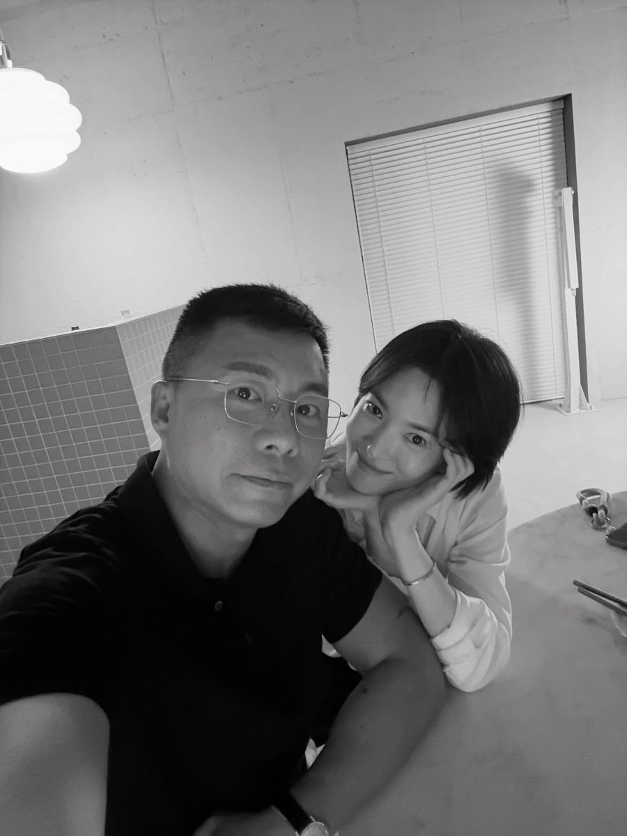 진짜 예쁘지 ㅠㅠ
너무 예뻐.. 말로 표현 못 할만큼 너무너무 예뻐
오랜만에 보니까 더 좋다 🩷

#송혜교 #SongHyeKyo