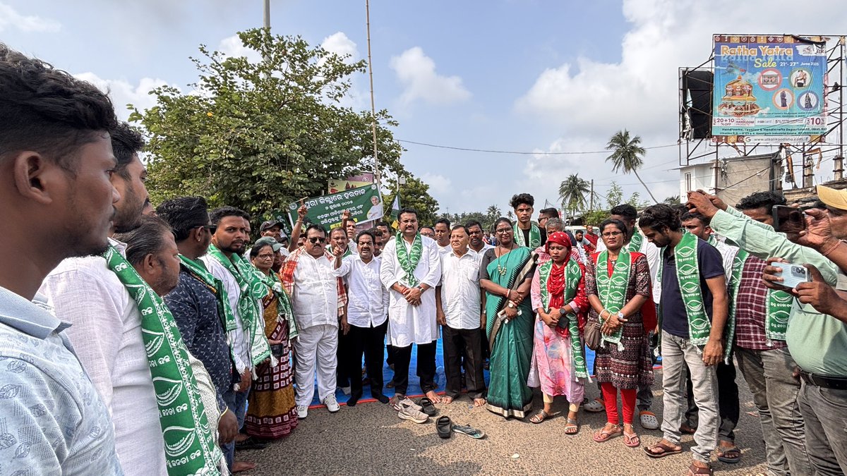 Uma_Samantaray's tweet photo. ବଳଙ୍ଗା ପୀଡିତା ମୃତ୍ୟୁ ଘଟଣା ର ପ୍ରକୃତ ସତ୍ୟ ଉନ୍ମୋଚନ ଦାବିରେ  ପୁରୀ ଜିଲ୍ଲା Biju Janata Dal Odisha ତରଫରୁ ଦିଆଯାଇଥିବା ୬ଘଣ୍ଟିଆ ହରତାଳ ଡାକରା ଅବସରରେ ପୁରୀ, ସାକ୍ଷୀଗୋପାଳ, ପିପିଲି ଏବଂ ନିମାପଡା ଠାରେ ଶାନ୍ତିପୂର୍ଣ୍ଣ ଭାବେ ପ୍ରତିବାଦ କରିବା ଅବସରରେ. 
#BJPAntiOdisha #BJDStandsWithOdisha
@BJDDIGITALWING https://t.co/DU2RQlNpOF