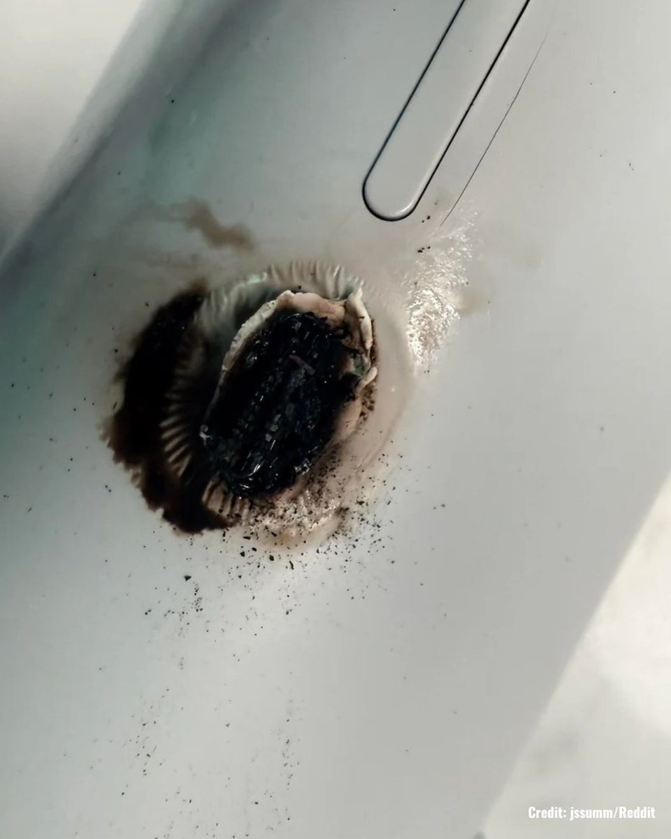 PCMag's tweet image. Own a #SonosRoam? Don’t leave it charging unattended – users report overheating and melting USB-C ports. 

#Sonos says it’s working on fixes via software updates, some users have received replacements. 

🔗 pcmag.com/news/some-sono…