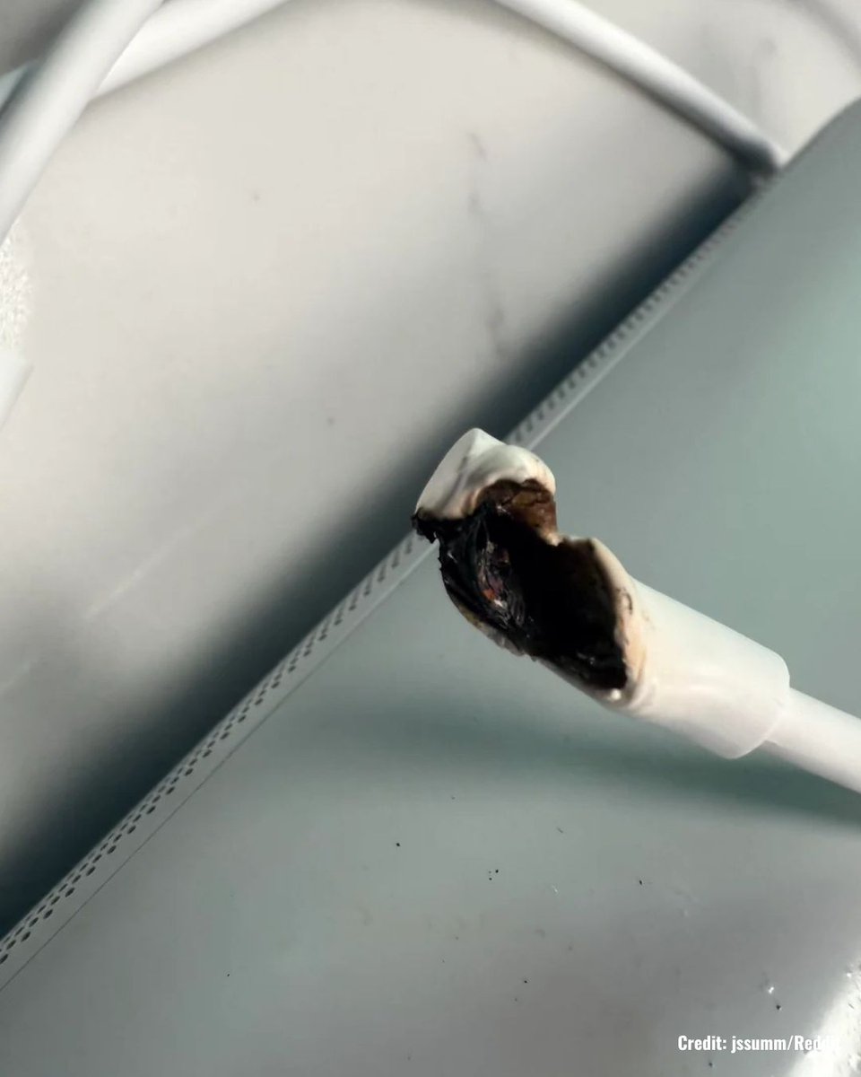 PCMag's tweet image. Own a #SonosRoam? Don’t leave it charging unattended – users report overheating and melting USB-C ports. 

#Sonos says it’s working on fixes via software updates, some users have received replacements. 

🔗 pcmag.com/news/some-sono…