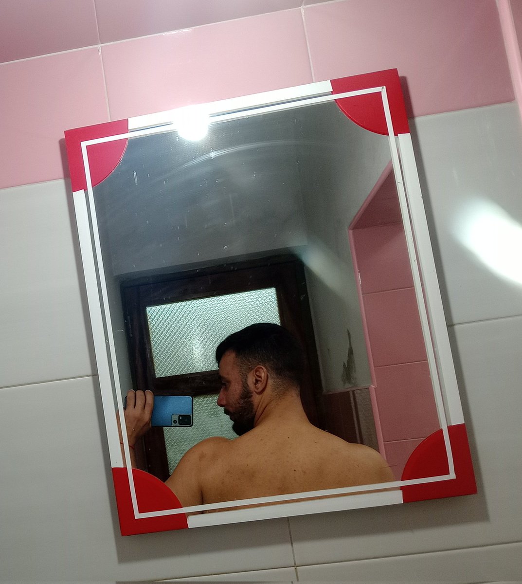 DavidMedinaLab3's tweet image. Intentando posar la espalda pero no me sale 😅😅