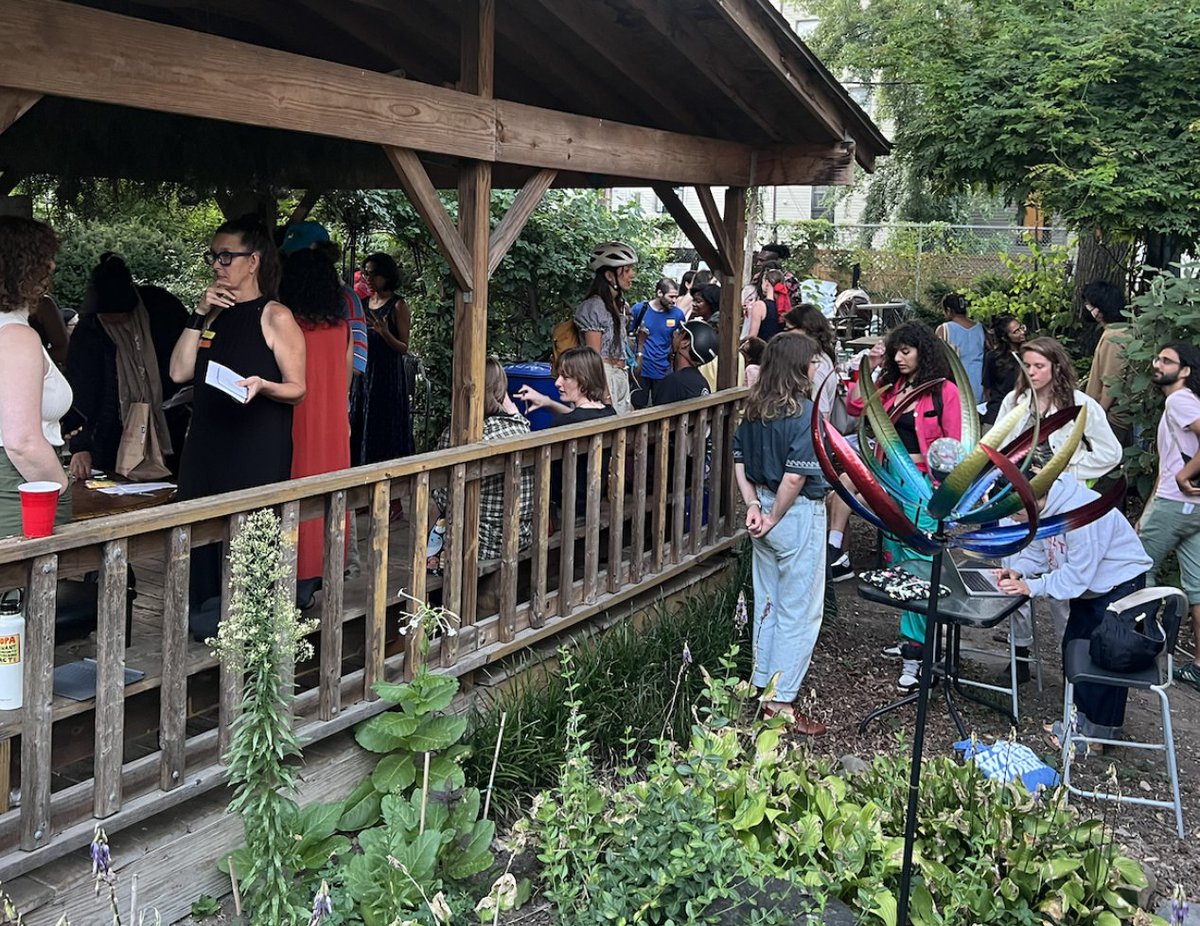 dr. amadi ozier -- abolition, baby (@amadiozier) on Twitter photo a hit! 80 neighbors chatted abt taking back their homes through CLTs <a href="/CHTenantUnion/">CHTU #AbolishRent</a>
tenants:
🏚 used landlord neglect as organizing leverage
🧾 blocked foreclosure auctions
🏘 brought buildings into democratic ownership
Missed it? Read the notes here: crownheightstenantunion.org/press/how-tena… a hit! 80 neighbors chatted abt taking back their homes through CLTs <a href="/CHTenantUnion/">CHTU #AbolishRent</a>
tenants:
🏚 used landlord neglect as organizing leverage
🧾 blocked foreclosure auctions
🏘 brought buildings into democratic ownership
Missed it? Read the notes here: crownheightstenantunion.org/press/how-tena…