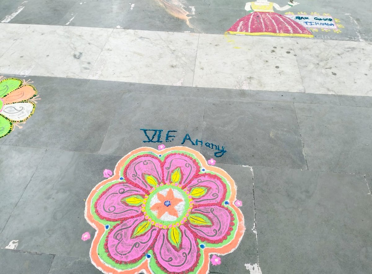 G1002014's tweet photo. Day-3
Date: 07/08/2025
Har Ghar Tiranga-Tiranga Rangoli Competition at GBSSS New Kondli-1002014

#BoardDecoration #TirangaInspiredArt
@narendramodi
@gupta_rekha
@ashishsood_bjp
@CMODelhi
@Dir_Education
@geeta_jugr96627 https://t.co/J0fk1Q34xm
