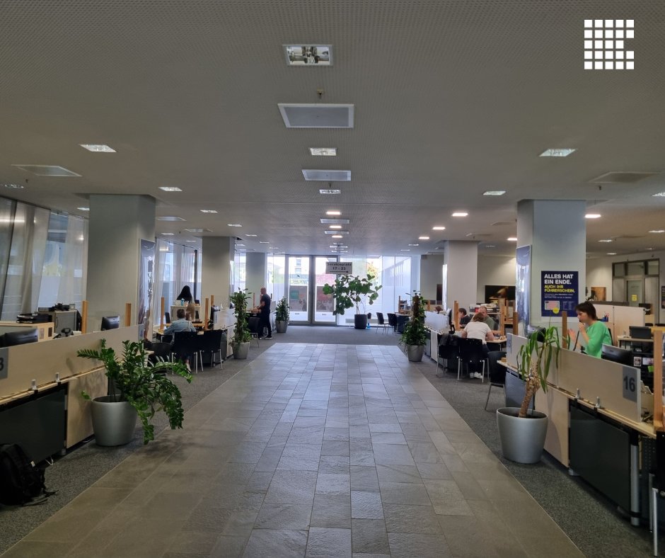 Happy Birthday, Bürgeramt!
Seit 20 Jahren im Rathaus (wo früher noch die Sparkasse war): Viele Anliegen lassen sich schnell und ohne Termin erledigen. Immer mehr geht auch online. Alle Infos: erlangen.de/aktuelles/20-j…