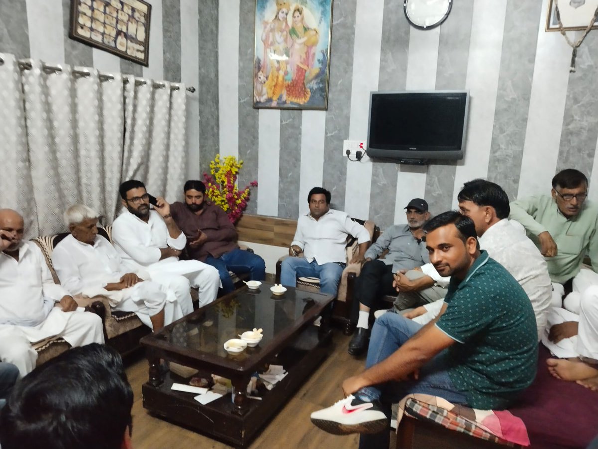 #ग्राम
 बामनौली बड़े भाई ब्लॉक प्रमुख बिनौली कुलदीप तोमर की माता जी के शान्ति यज्ञ में सम्मिलित होकर  पुण्यात्मा को अपनी श्रद्धांजलि अर्पित की💐🙏
ओम शांति ओम 
#डॉक्टरगौरवबड़ौत