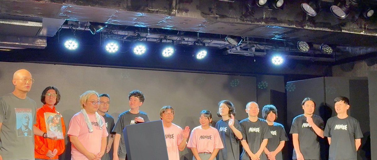 HeehoOO0's tweet photo. 時事強めライブでした
ずっと気になってたしんちゃんずさん遂に見れて嬉しい！
ネタは勿論、企画がとんでもなく面白かった！！これは配信できないよなぁ
カラオケ企画の伊藤さん、曲名や歌詞を変な方向に解釈されて全然歌わせてもらえなかったのめちゃくちゃ笑った
最後まで歌い来れる日が来るといいね https://t.co/xU2fvdgAzh