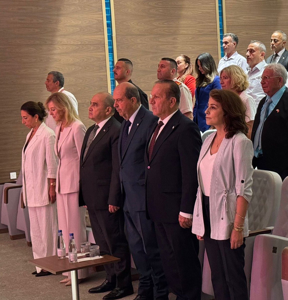 BosphorusGlobal's tweet image. "Gökyüzünün Sesi: Cengiz Topel" adlı belgeselimiz, Şehit Pilot Yüzbaşı Cengiz Topel’in şehadetinin 61. yıldönümünde, KKTC Cumhurbaşkanlığı Yerleşkesi’nde gösterildi.
Gala gösterimine KKTC Cumhurbaşkanı Sn. Ersin Tatar ve Lefkoşa Büyükelçimiz Ali Murat Başçeri, KKTC Başbakan…