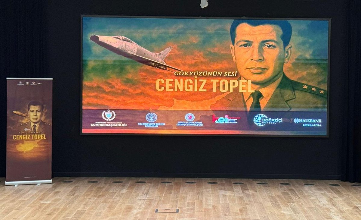 BosphorusGlobal's tweet image. "Gökyüzünün Sesi: Cengiz Topel" adlı belgeselimiz, Şehit Pilot Yüzbaşı Cengiz Topel’in şehadetinin 61. yıldönümünde, KKTC Cumhurbaşkanlığı Yerleşkesi’nde gösterildi.
Gala gösterimine KKTC Cumhurbaşkanı Sn. Ersin Tatar ve Lefkoşa Büyükelçimiz Ali Murat Başçeri, KKTC Başbakan…