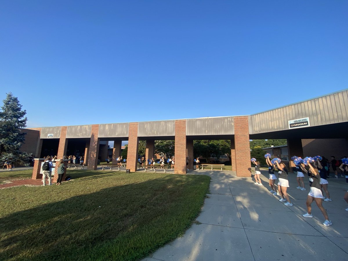 Getting ready for the first day of school under a beautiful ⁦<a href="/GibbsEagles/">Gibbs High School</a>⁩ blue sky! Thanks to ⁦<a href="/GibbsCheer/">Gibbs High School Cheerleading</a>⁩ and ⁦<a href="/ghs_eaglesdance/">Gibbs Eagles Dance Team</a>⁩ for welcoming our students today!