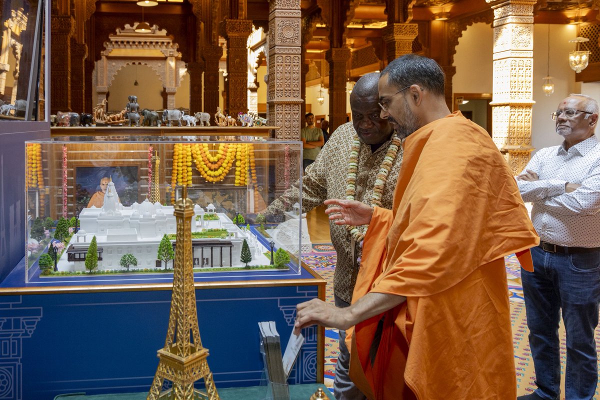 We were honoured to welcome the High Commissioner of South Africa to the UK, His Excellency Jeremiah Nyamane Mamabolo.

During his visit, he toured the Mandir and learned about BAPS’s activities across the UK and Europe, including the upcoming <a href="/BAPS/">BAPS</a> Hindu temple in Paris.

The