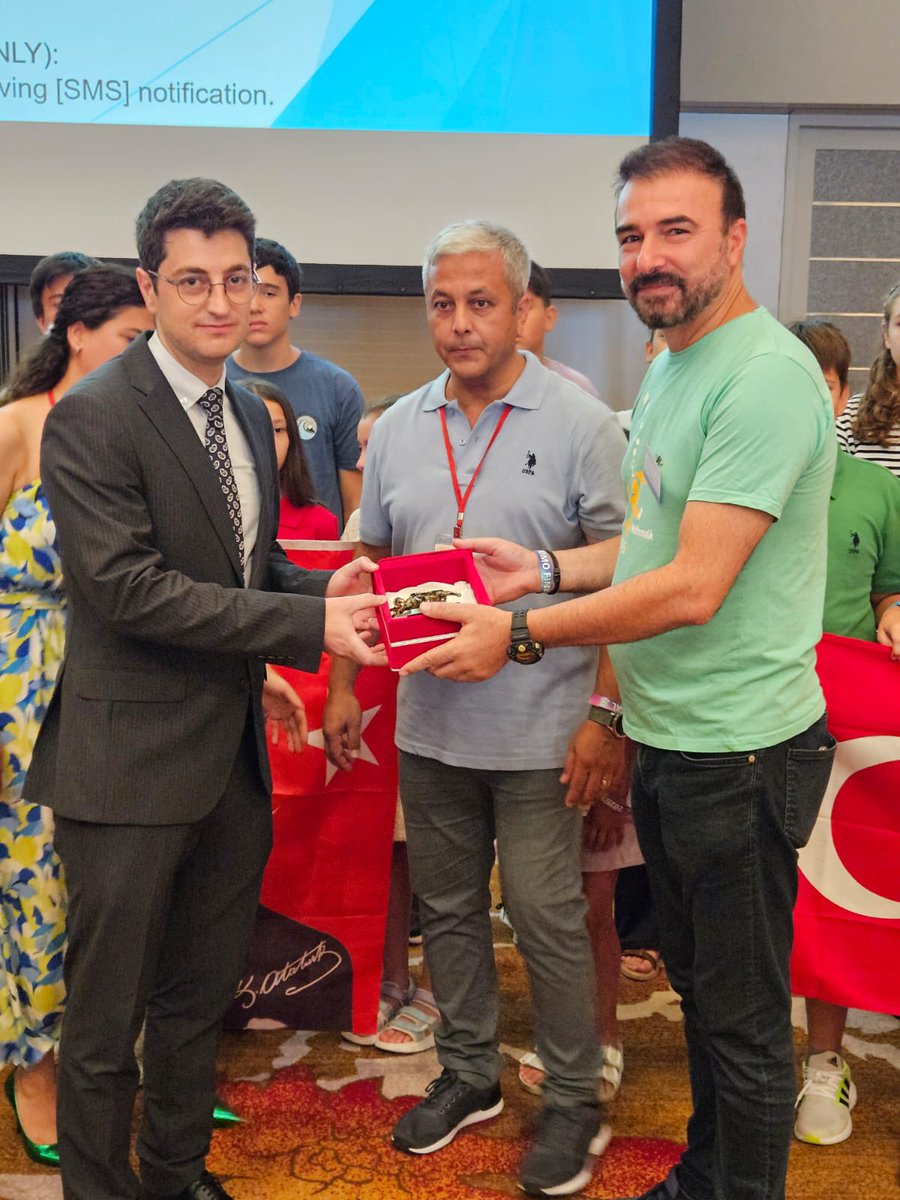 MathKanguru's tweet photo. Japonya’da düzenlenen ve 1500’ün üzerinde finalist öğrencinin katıldığı Asya Matematik Olimpiyatları’nda 2 Altın, 5 Gümüş ve 13 Bronz madalya kazanan öğrencilerimizi tebrik eder destek olan Japonya Büyükelçiliğimize teşekkür ederiz. 
@MathKanguru 
@JaponyaBE 
@tcmeb @Tubitak https://t.co/bExiMoLOHM