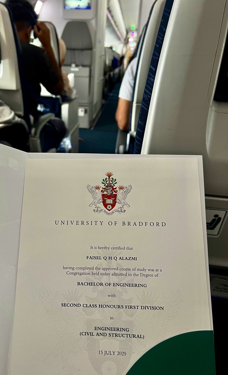 ما جيت سايح ولا عوّدت خالي يدين .. 
جاي وعندي هدف وعوّدت به في يدي🎓