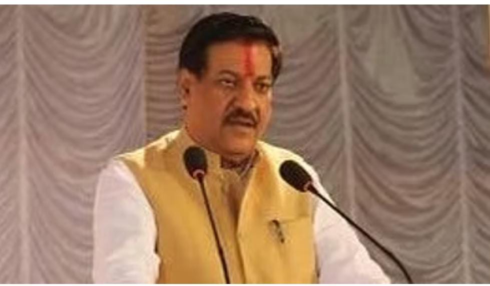 Labeling 'Sanatan sanstha' as a "terrorist outfit" without proof is a grave insult to millions of Hindus This is not criticism it’s targeted hate
We won't tolerate this !
Prithviraj Chavan must retract his words and apologize !
#Apologize_Prithviraj_Chauhan
"Hindu Terror Is Myth"