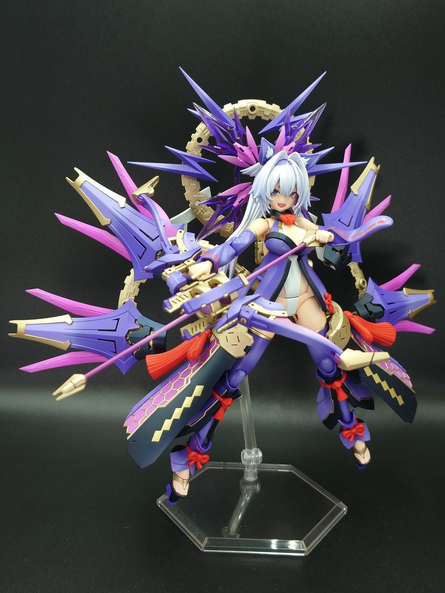 朱羅 九尾 月影 完成です！
九尾祭、アマテラスをメインにMSGやディーラーパーツ等を使用して制作しました。
紫メインの塗装はあまりやったことが無かったので心配でしたが綺麗に纏まったかと思います。

#メガミデバイス