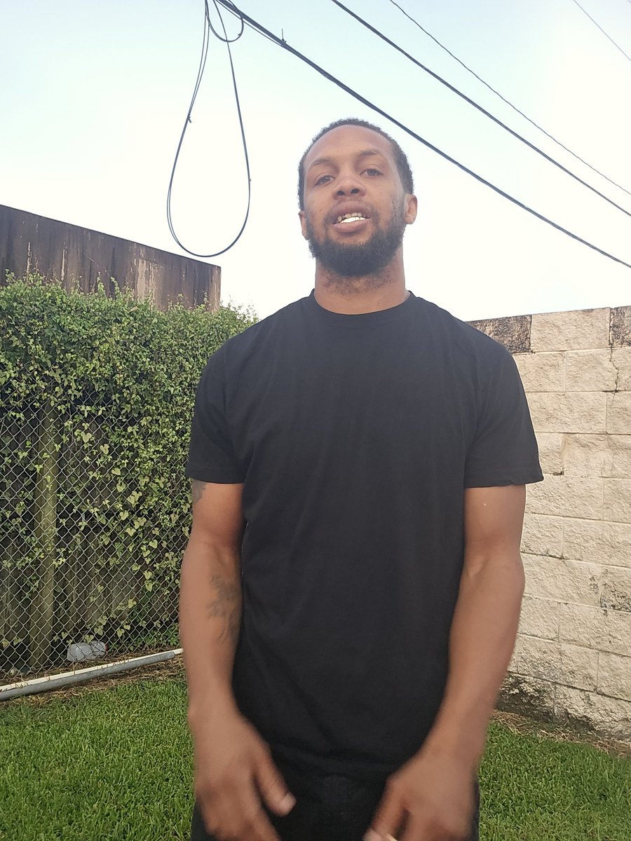 dread_monster15's tweet photo. No more hair https://t.co/FZiXWIa63F