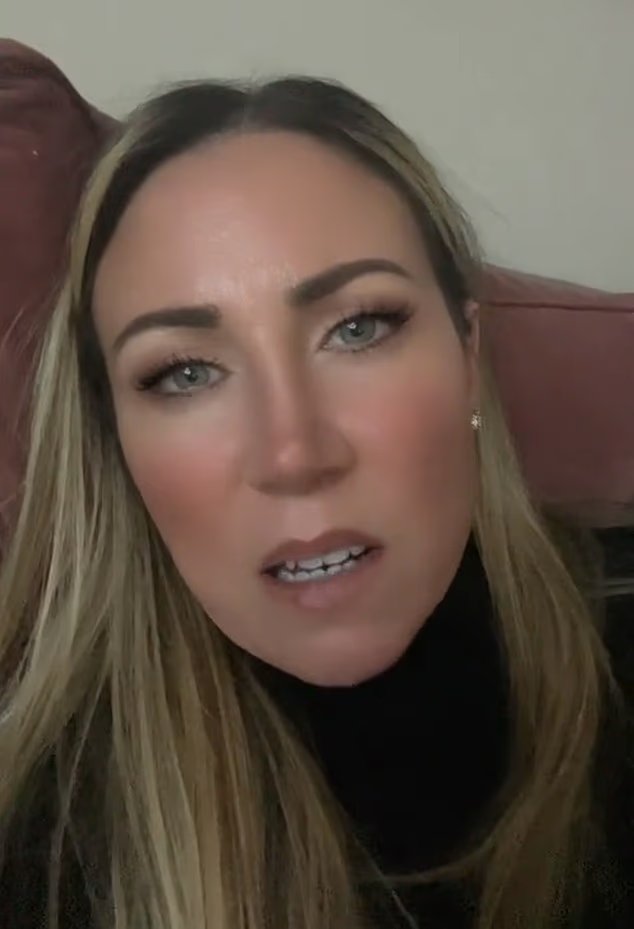 ScaryEurope's tweet image. Horrifying Spade attack‼️
 
Mother-of-three, 44, beats young man over head with shovel in bitter five-year feud with family next door

#spade  #ATTACK #Horrifying