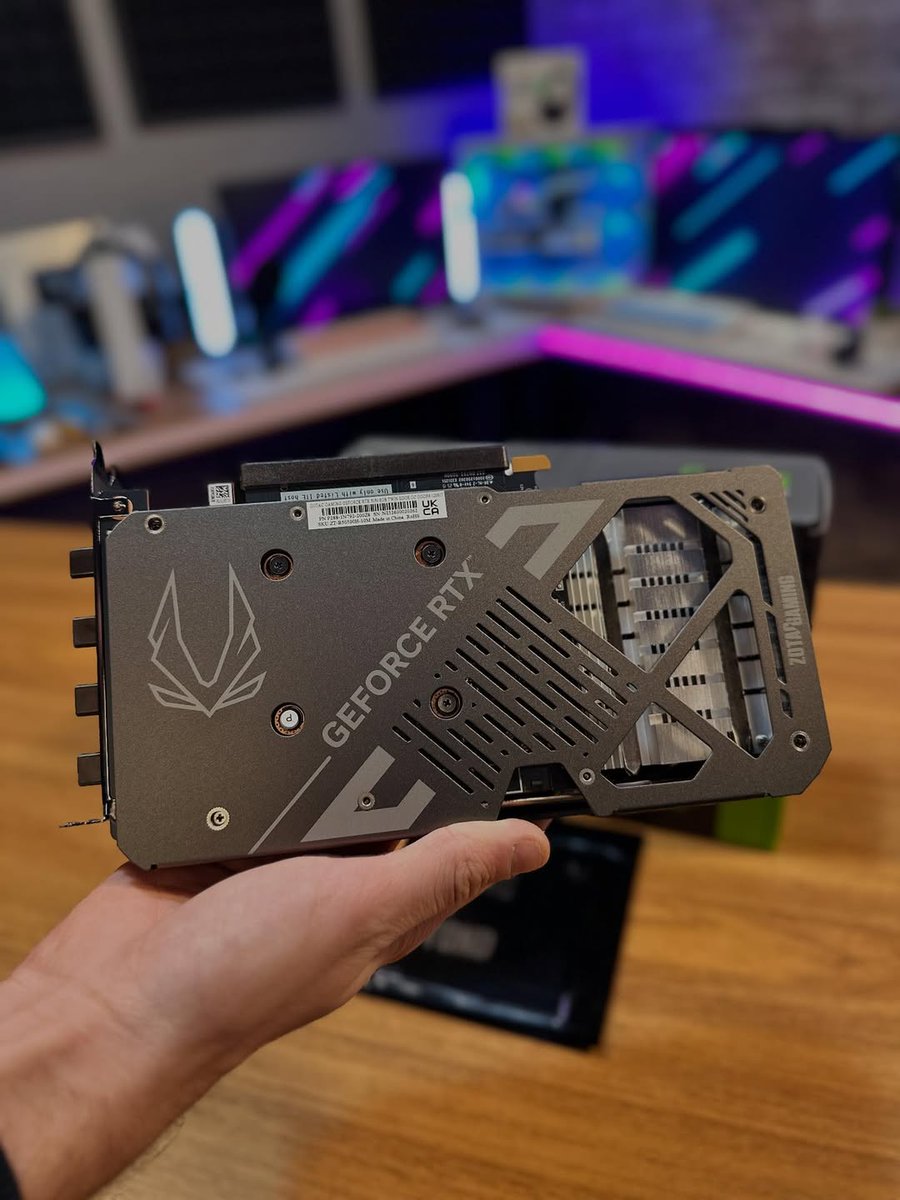 Prêt à libérer un max de performance dans votre petite config ?
La #ZOTACGAMING GeForce RTX 5050 Twin Edge OC, conçue pour les SFF, est là pour tout déchirer ! ⚡️

#RTX #PcBuild #SFF