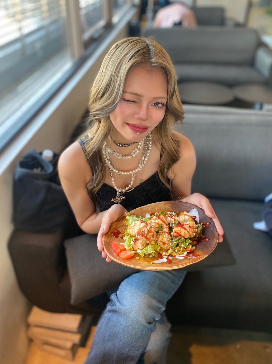 かずきが撮ってくれた☺︎
いぇい✌🏽
ありがとんのすけ🙌🏽🌟

ライブ前に食べたチキンオーバーライス美味しかったぁ