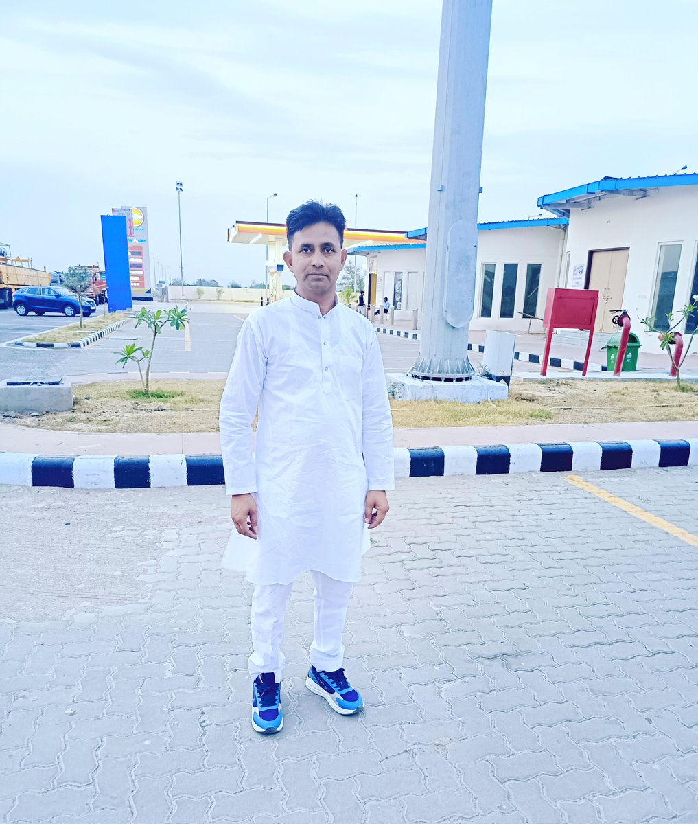 आज मेरे जन्मदिन पर बधाई व शुभकामनाएं प्रेषित करने वाले सभी मित्रों व शुभचिंतको का आभार व्यक्त करता हूँ आपका प्यार प्रेम स्नेह इसी तरह बना रहे 🙏🙏