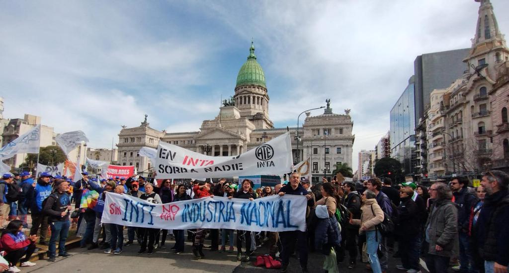 DIPUTADOS RECHAZÓ EL DECRETO 462/2025

La Cámara baja dió media sanción a la derogación del decreto que pretende desarticular a organismos descentralizados de ciencia y tecnología como el #INTA y el #INTI.
