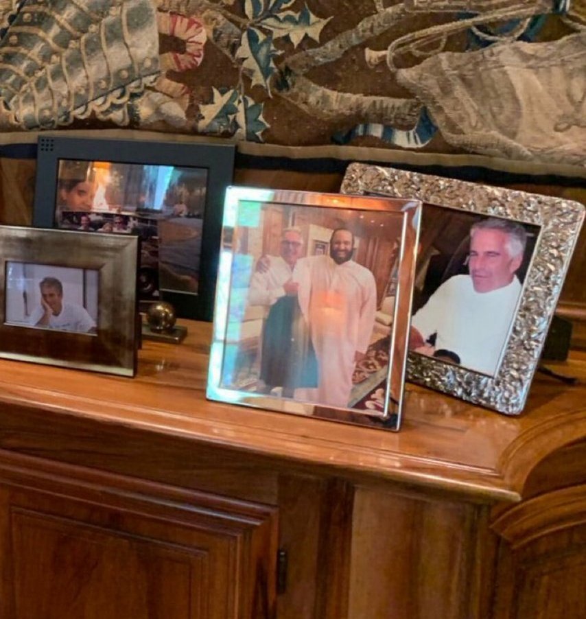 محمد سلمان في أول تصريح له تعليق على صورته مع جيفري 
انا كنت أدعوه بالعودة إلا الله وتوقف عما يعمله😔

ياخي بنتهمه كذب ان بعض الضن إثم 😂