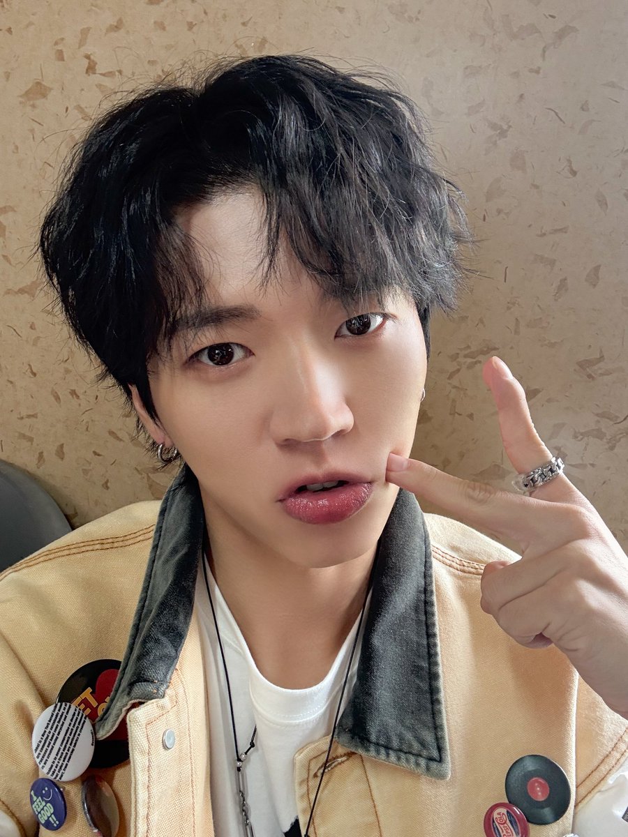 [📸] 

2025.08.07
@ Mnet Mcountdown

남우현이 'Only 직진' 활동으로 이룬 것🌟

잘생기기 91회
귀엽기 28회
…
여친군만두 서비스 1991회
무대에서 프로포즈하기 3회
커리어하이 찍기 1회
쇼츠 찍다 현타오기 730회

#남우현 #NAMWOOHYUN
#TreeRing #Only직진
#Mnet #Mcountdown