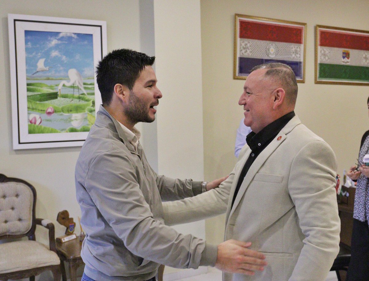 VictorHForneron's tweet image. Recibí al ministro @WalterGCpy para avanzar juntos en una jornada clave para nuestro departamento. Ñeembucú sigue siendo prioridad nacional y eso se siente cuando el Gobierno llega con hechos concretos. #GobiernodelParaguay🇵🇾
#UnFuturoMejor 🇵🇾🇭🇺