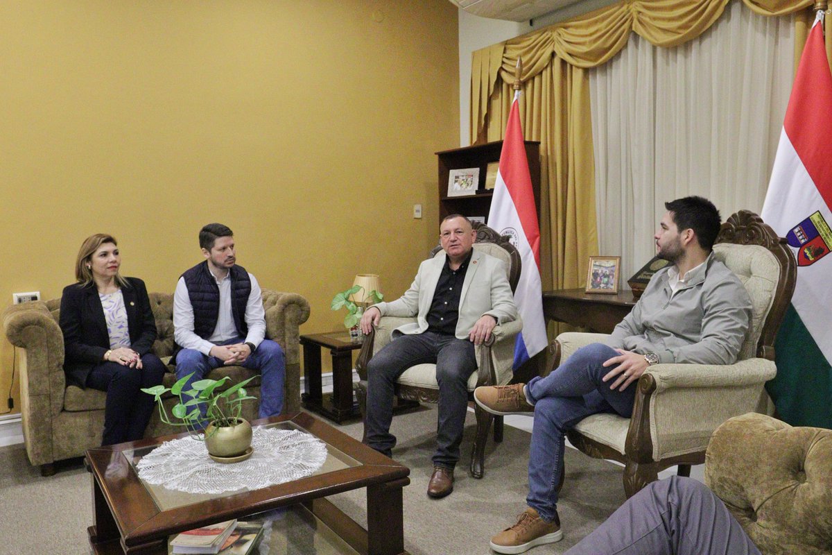 VictorHForneron's tweet image. Recibí al ministro @WalterGCpy para avanzar juntos en una jornada clave para nuestro departamento. Ñeembucú sigue siendo prioridad nacional y eso se siente cuando el Gobierno llega con hechos concretos. #GobiernodelParaguay🇵🇾
#UnFuturoMejor 🇵🇾🇭🇺