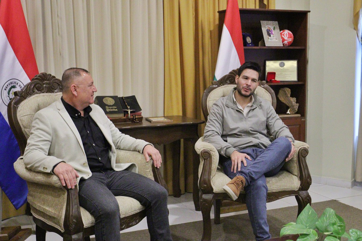 VictorHForneron's tweet image. Recibí al ministro @WalterGCpy para avanzar juntos en una jornada clave para nuestro departamento. Ñeembucú sigue siendo prioridad nacional y eso se siente cuando el Gobierno llega con hechos concretos. #GobiernodelParaguay🇵🇾
#UnFuturoMejor 🇵🇾🇭🇺