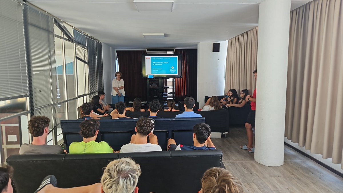 CELAD (@celad_esp) on Twitter photo 📚 El equipo Sub20 de relevos 4×100 y 4×200 también se entrena en prevención del dopaje.
Velocidad, técnica y valores para llegar lejos💨💪
Gracias a <a href="/atletismoRFEA/">atletismoRFEA</a> por sumar formación al trabajo en pista.
#Atletismo #DeporteLimpio #PrevenciónDopaje 📚 El equipo Sub20 de relevos 4×100 y 4×200 también se entrena en prevención del dopaje.
Velocidad, técnica y valores para llegar lejos💨💪
Gracias a <a href="/atletismoRFEA/">atletismoRFEA</a> por sumar formación al trabajo en pista.
#Atletismo #DeporteLimpio #PrevenciónDopaje